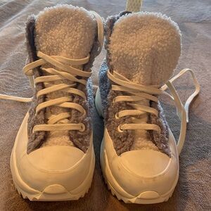 Grey Chuck Taylor Faux Shearling Run Star Home Platform - Like New